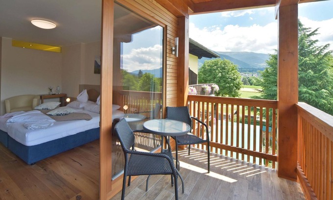 Seeboden Cabaña | Süd - See Komfortzimmer Mirnock mit Balkon - Gästehaus Bärwald