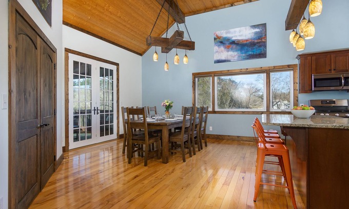 Fletcher Casa | S AVL, hot tub, 3x Kings, close to Biltmore