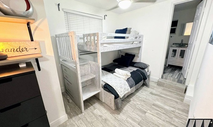 West Palm Beach Casa | S&H Unlimited West Palm Beach Private 3 Bedroom House