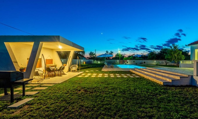 Galovac Casa | S&I Peaceful Holiday Home With Pool & Jacuzzi