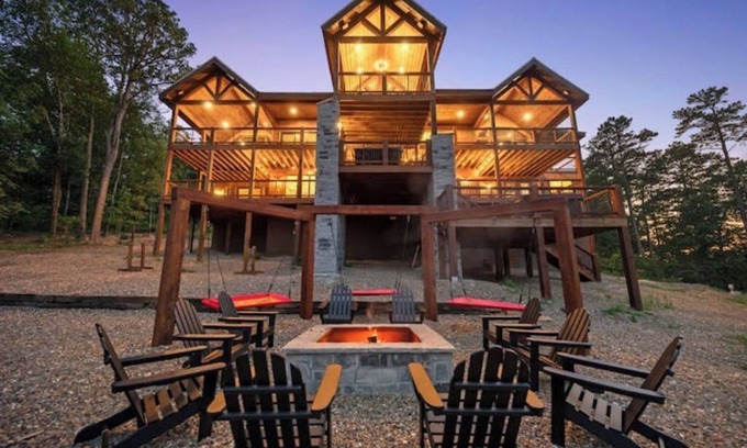 Broken Bow Casa | S'mores Sunrise Retreat - 7BD-6.5Bath - Luxury Lakeview House - Sleeps 30