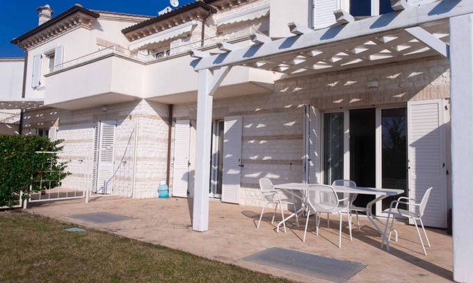 Sirolo Apartamento | S018 - Sirolo, brand new three-room apartment in stone with right garden