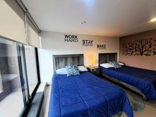 Ciudad López Mateos Apartamento | S08 DOBLE CAMA MATRIMONIAL Premium Suite Frente al TEC CEM con Cocineta WiFi Balcón Parking Terraza