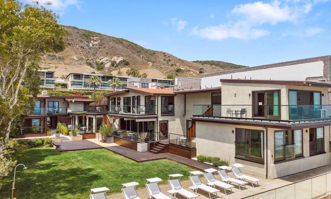 Eastern Malibu Apartamento | Luxury Suite Steps to the Beach with Ocean View