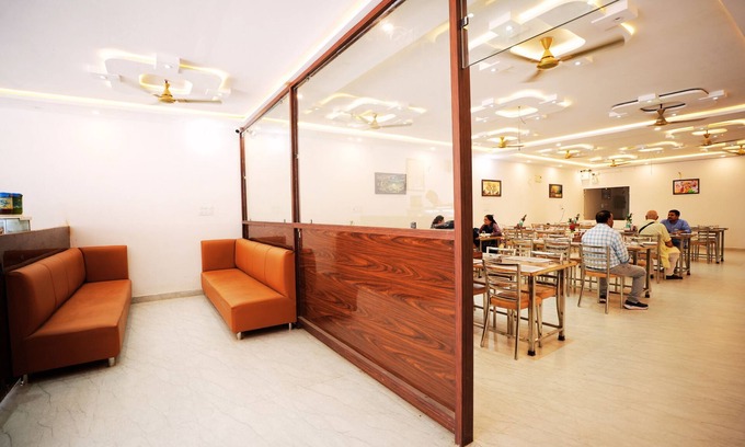 Chhatarpur Hotel | SAATWIK HOTEL