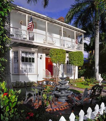 Parrot Cove Cama Y Desayuno | Sabal Palm House Bed and Breakfast