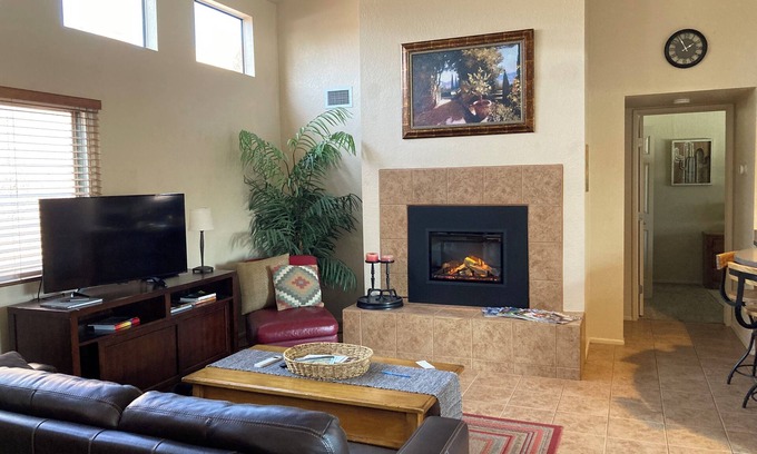 Encanto Canyon Condominio | Sabino Canyon desert view retreat 3-bedroom 2-bath condo