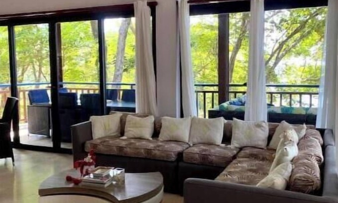 Isla Saboga Apartamento | Saboga Beachfront Villa - Island Getaway for 11