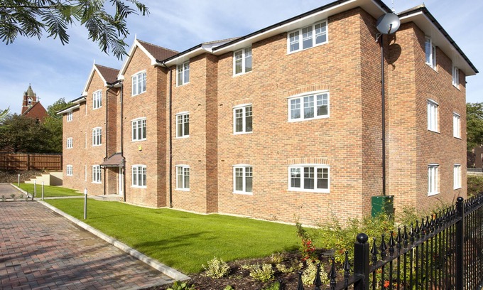 Rushmoor District Hotel | SACO Farnborough - Reading Road