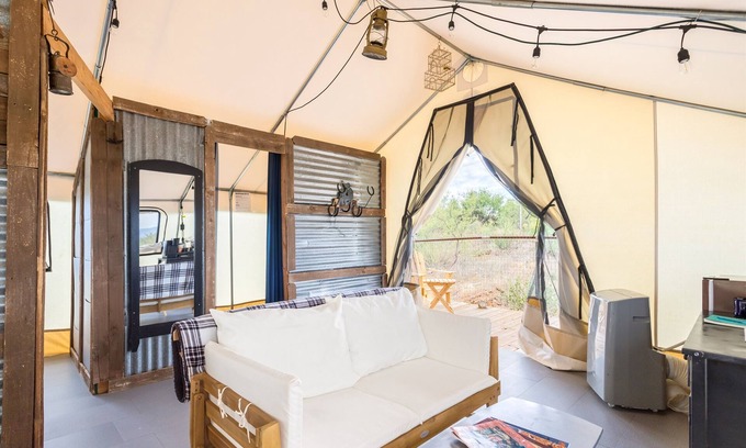 Tombstone Alquiler De RV | Saddle Up for a Cozy Glamping Getaway by Tombstone