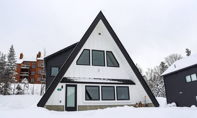 Sandy River Casa | Saddleback Parmachanee 22- easy ski-in/out location on Saddleback!
