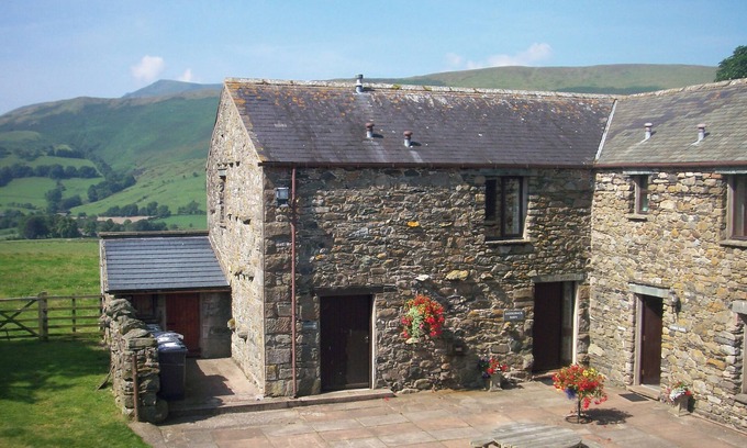Penrith Cabaña | SADDLEBACK BARN, pet friendly, with a garden in Mungrisdale