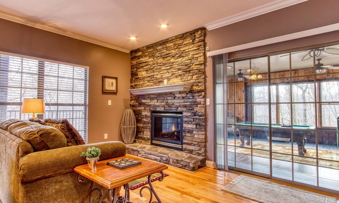 Sevierville Chalet De Esquí | Saddleback Retreat, Hot Tub, Awesome Game Room, $1089 FREE tickets each paid day