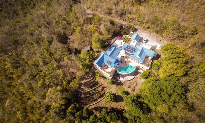 Spring Estate Villa | Hermoso y Amplio Luxury Retreat