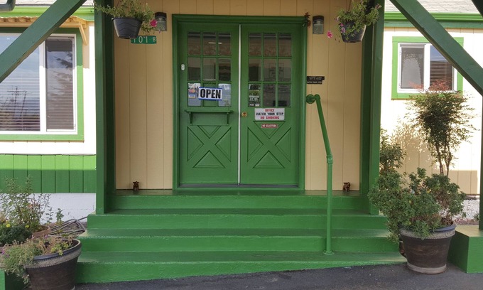 Roseburg Hotel | Safari Inn