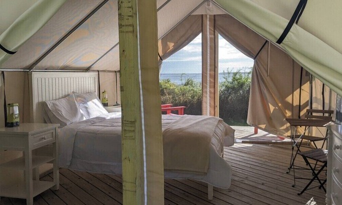 East Hampton Alquiler De RV | Bay Front-Vista de la bahía-Tienda de campaña-Baño compartido-Queen