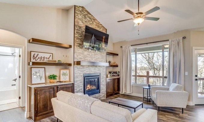 Greenwich Casa | Safe 5 Bed Beautiful Home in quiet neighborhood