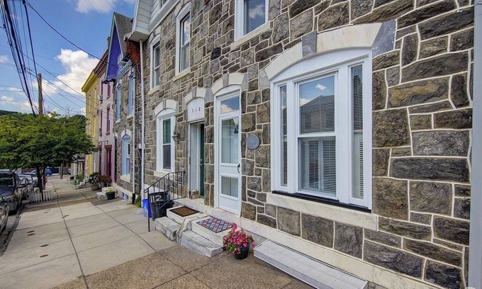 Roxborough-Manayunk Casa | Safe and Quiet, But Near the Fun