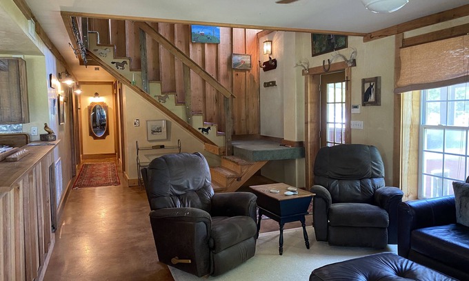 Mattson Casa | Safe Clarksdale Stay/Secluded 2600 sqft Barn House