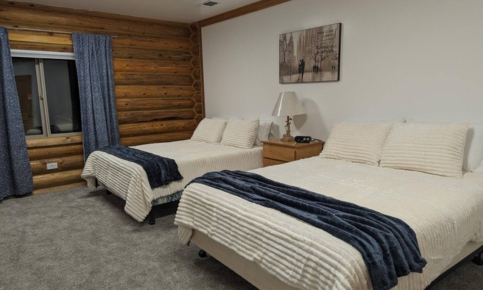 Hot Springs Cabina | Safe Haven - Room 209