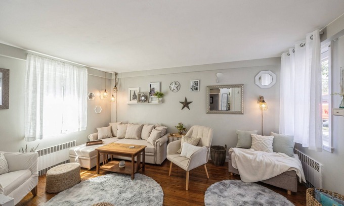 Southeast Yonkers Apartamento | Safe Neigborhood-walk to Train-McLean Ave, 30mins to NYC~Easy Parking~Free Wifi