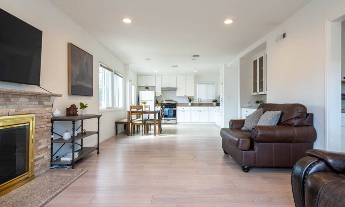 Glendora Casa | Safe Neighborhood, 4 Bedroom, Garage, & Big Back Yard.