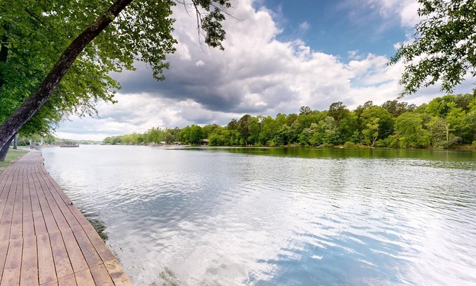 Mid America Condominio | Safe secure pet friendly Lake Condo!