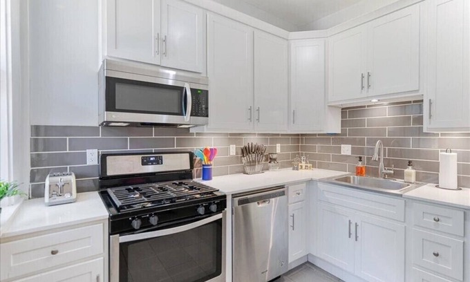 Shaw Casa | Safe+Stunning Townhome in Tower Grove! Close to everything!
