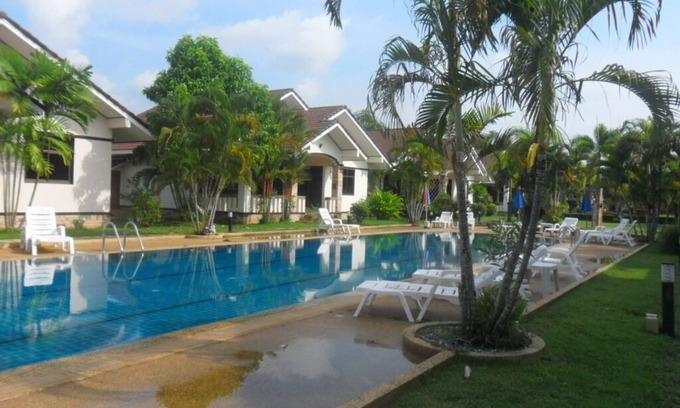 Rayong Casa | Villa Safir Village de 3 dormitorios cerca de la playa de Suan Son