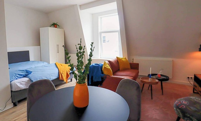 Oude Westen Apartamento | Saftliving Summary: D