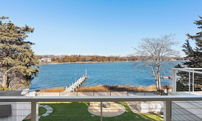 Sag Harbor Casa | Sag Harbor Water View w Dock 1.5ml from town