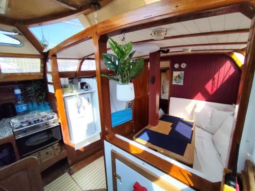 Ouistreham Alquiler De Eote | Saga, Voilier confortable en bois