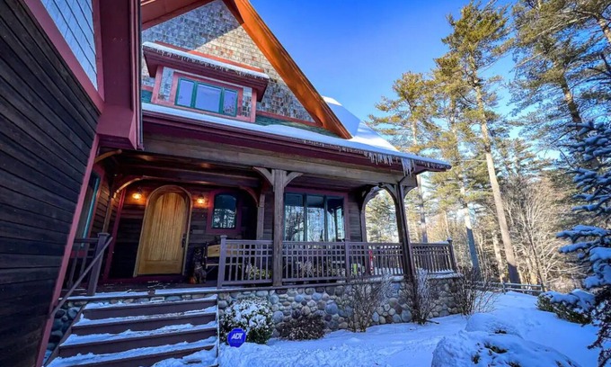 Bolton Landing Casa | Sagamore Golf House|Wine Cellar|Movie Theater|15 beds|Hot Tub|Pet Friendly|