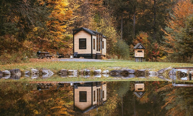 Chester Cabina | Sage House at Camp Greenwood Vermont with Sauna