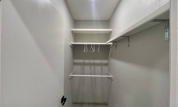 Dickenson Bay Apartamento | Sage Place - 5 mins from the beach!