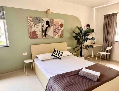 Koregaon Park Apartamento | Sage : Private Studio Room in Koregaon Park