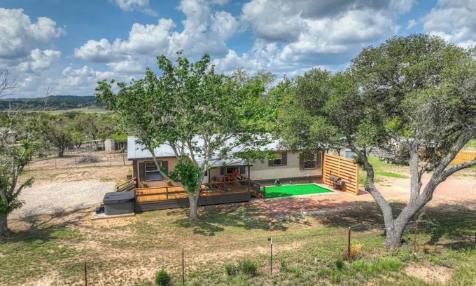 Fredericksburg Casa | Sage: Waterfront Hill Country Retreat w/Hot-Tub
