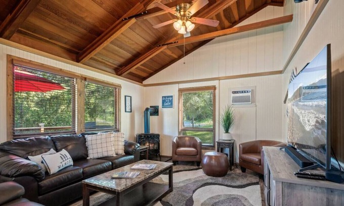Sagle Casa | Sagle Property · Schweitzer/Hot Tub/Game room/Pets/No Guest Fee!