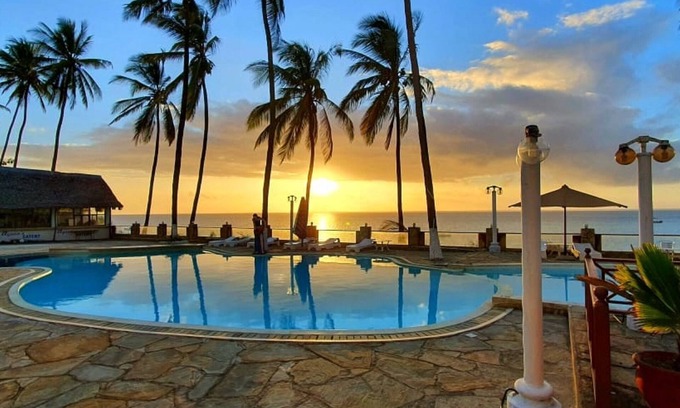 Mombasa Hotel | Sai Rock Beach Hotel & Spa