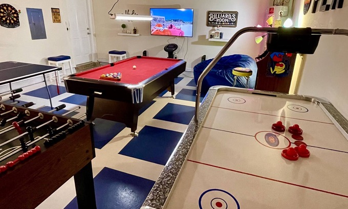West Pensacola Casa | Sail Away- Pool, Huge Game Room, Kareoke & Arcade