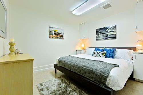 Crown Point Casa | Sail Bay Dream - Steps to the bay!