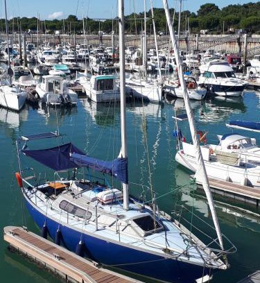 Charente-Maritime Alquiler De Eote | Sailboat land and sea, vegetated