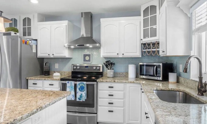 Lakewood Park Casa | Sailfish Hideaway Private POOL, Game Room, 2 King Beds, Huge Back Yard!