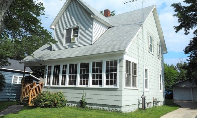Manistee Casa | Sailor's Delight - Remodeled and Super Cute!