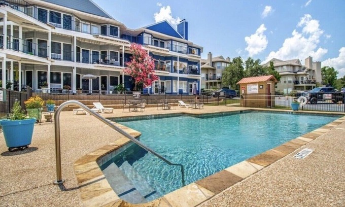 Pottsboro Condominio | Sailor's Knot Sleeps 8 with outdoor pool less than 5 min from Lake Texoma