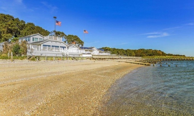 Town of Southold Town Casa | Sailors Delight Beach House:Private Beach, Vineyards,Farm Stands, North Fork