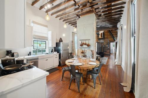 Faubourg Marigny Casa | Saint Claude Stunner