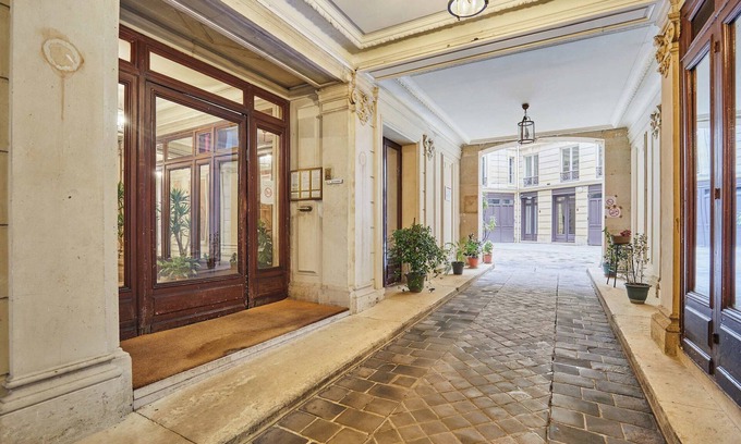 L'Europe Apartamento | Saint Honore Luxury Apartment With AC