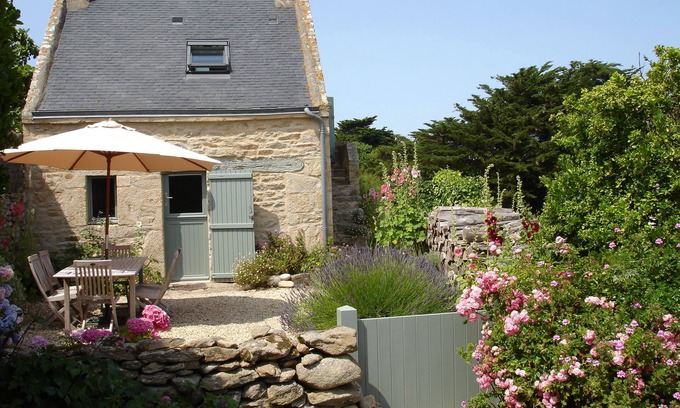 Saint-Pierre-Quiberon Casa | San Pedro Quiberon: El campo junto al mar. Pequeña casa de campo de piedra.