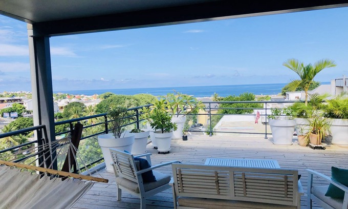 Centre-Ville Apartamento | Saint Pierre Centre, Grand Appartement Vaste Terrasse Avec vue